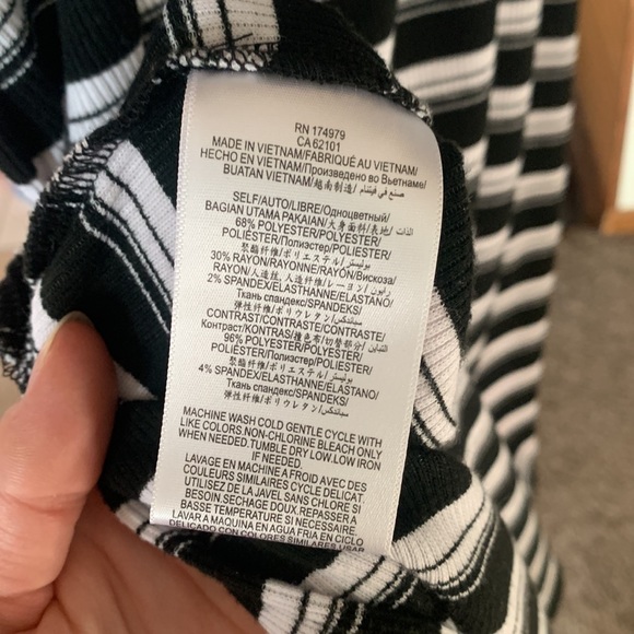 Black and white striped dress with side slits - Picture 6 of 6